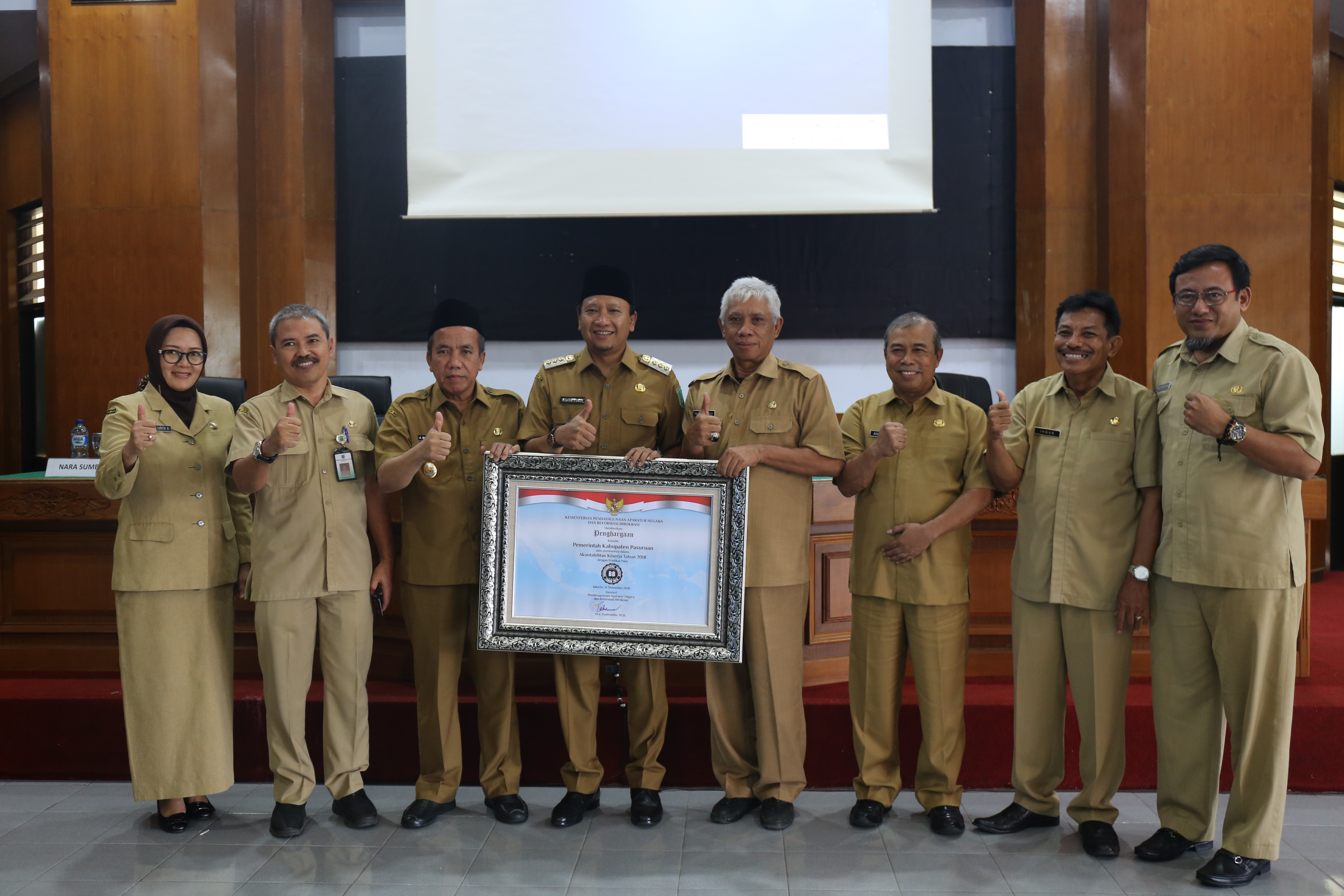 Penyerahan Penghargaan SAKIP